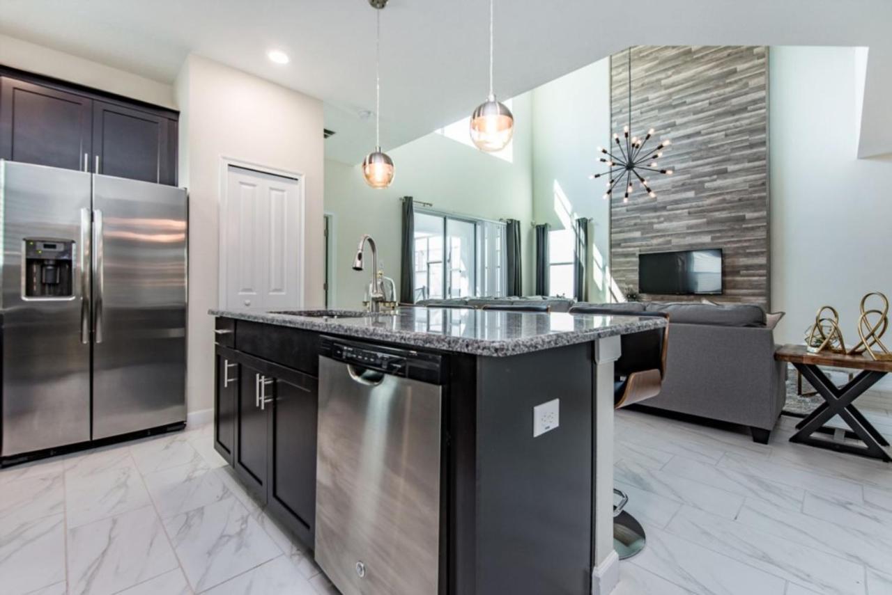 Holiday home Tantalizing 5 Bedroom 5 Bathroom In Storey Orlando