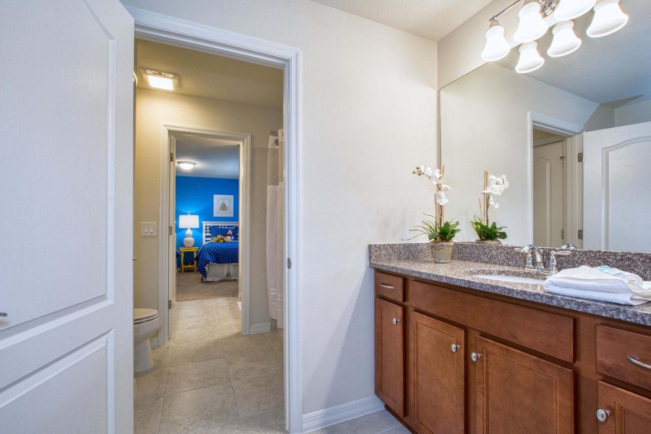 Windsor At Westside-8 Bedrooms House W/pool-3711ww Holiday home Orlando