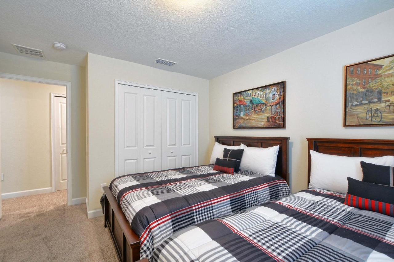 Storey Lake- 4 Bedroom Townhome W/spashpool-1616st Holiday home *