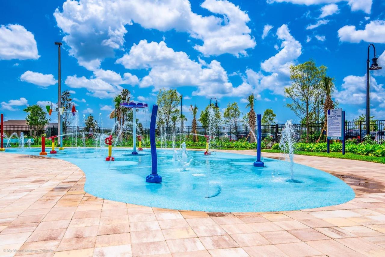Storey Lake- 4 Bedroom Townhome W/spashpool-1616st Holiday home *