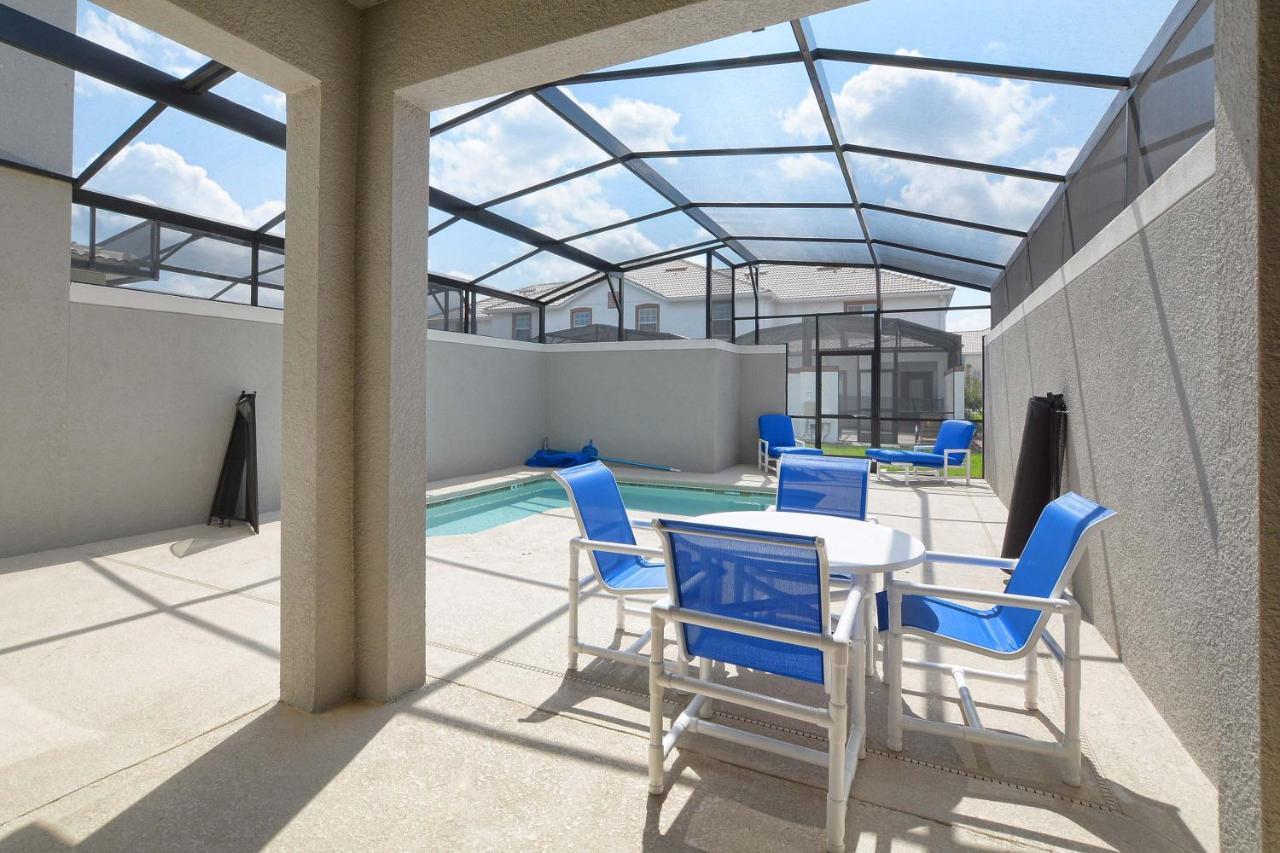 Holiday home Storey Lake- 4 Bedroom Townhome W/spashpool-1616st