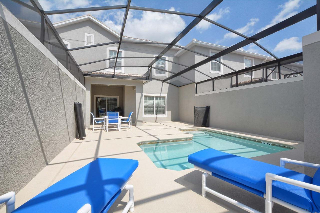 Storey Lake- 4 Bedroom Townhome W/spashpool-1616st Holiday home *