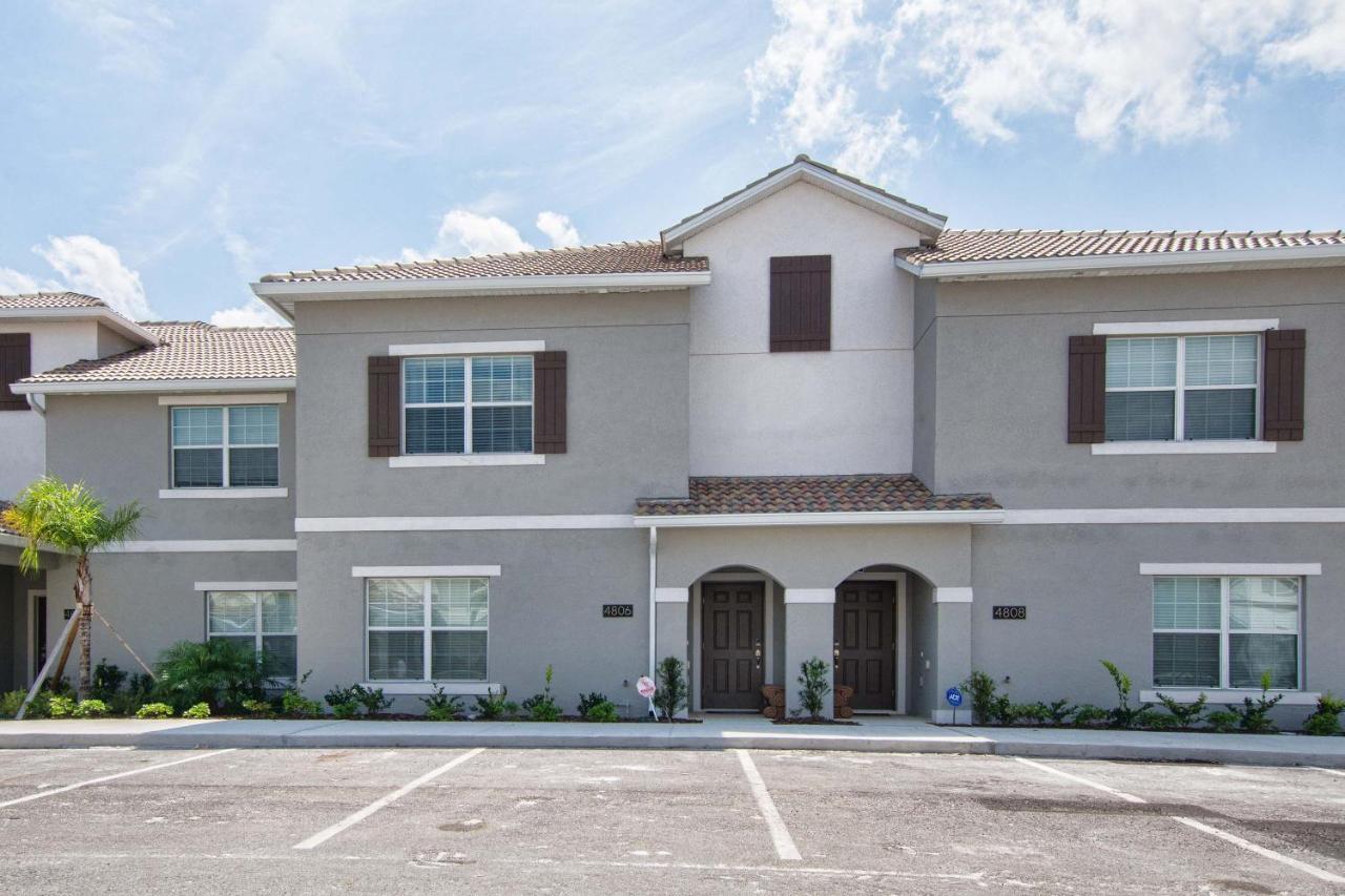 Storey Lake- 4 Bedroom Townhome W/spashpool-1616st *