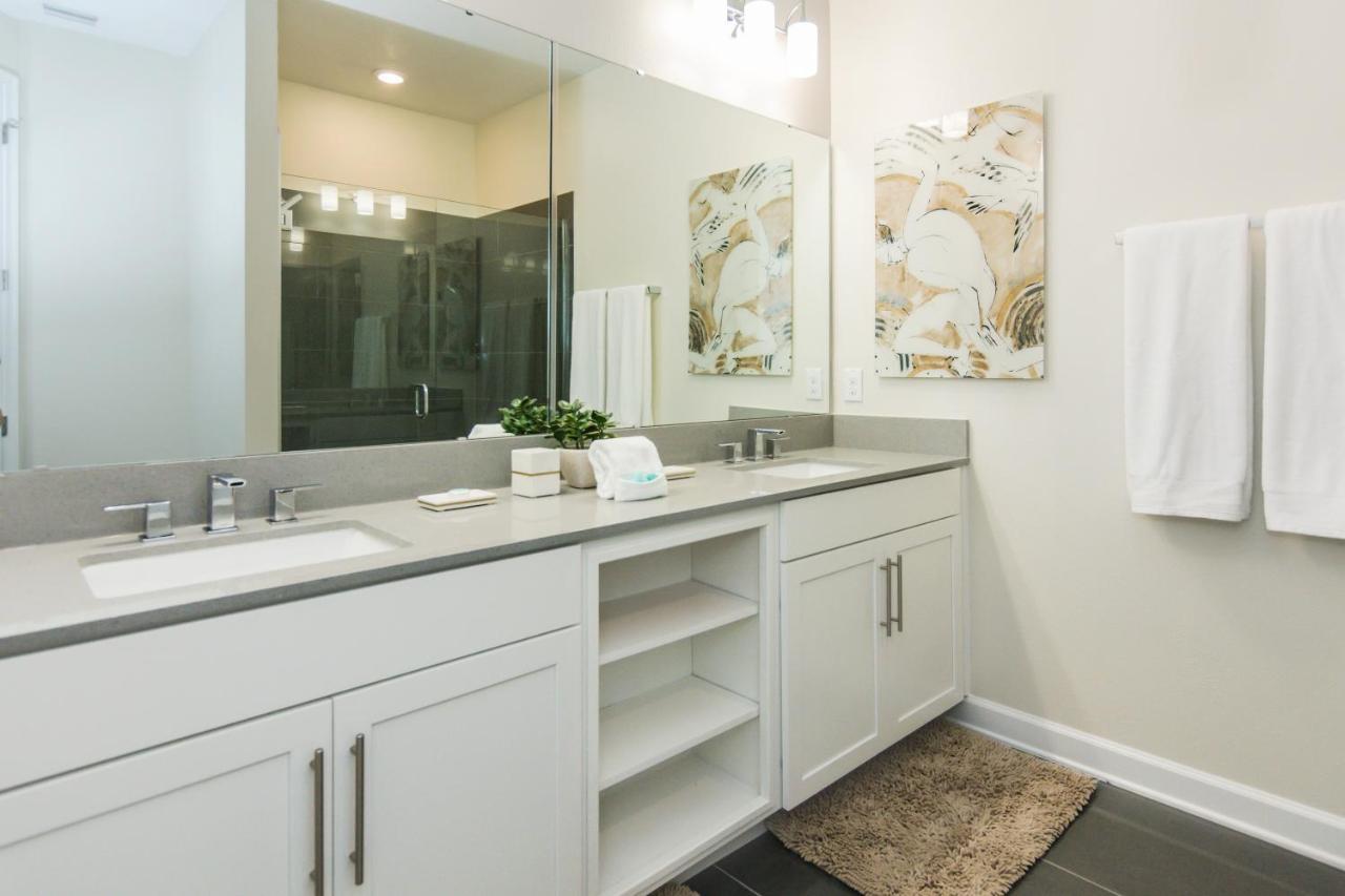 Deluxe At Storey Apartment