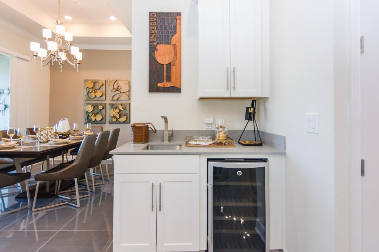 Deluxe At Storey Apartment