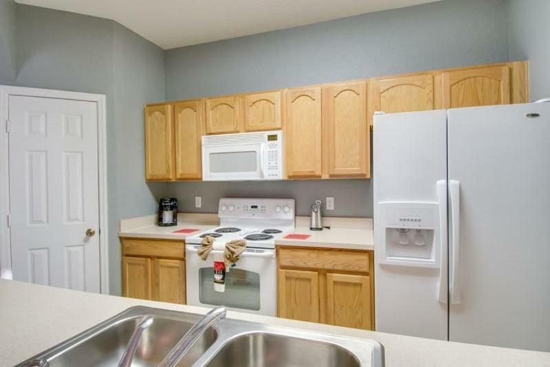 Upscale 3 Bedroom 2 Bath Area *