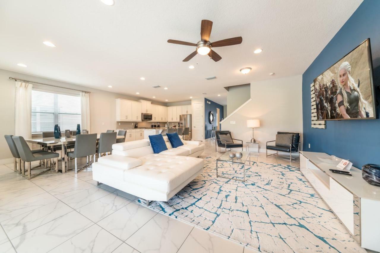 Holiday home Beautiful By Rentyl Near With Private Pool, Pool Table & Amenities - 7448m