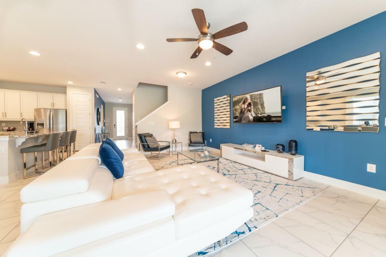 Beautiful By Rentyl Near With Private Pool, Pool Table & Amenities - 7448m Holiday home