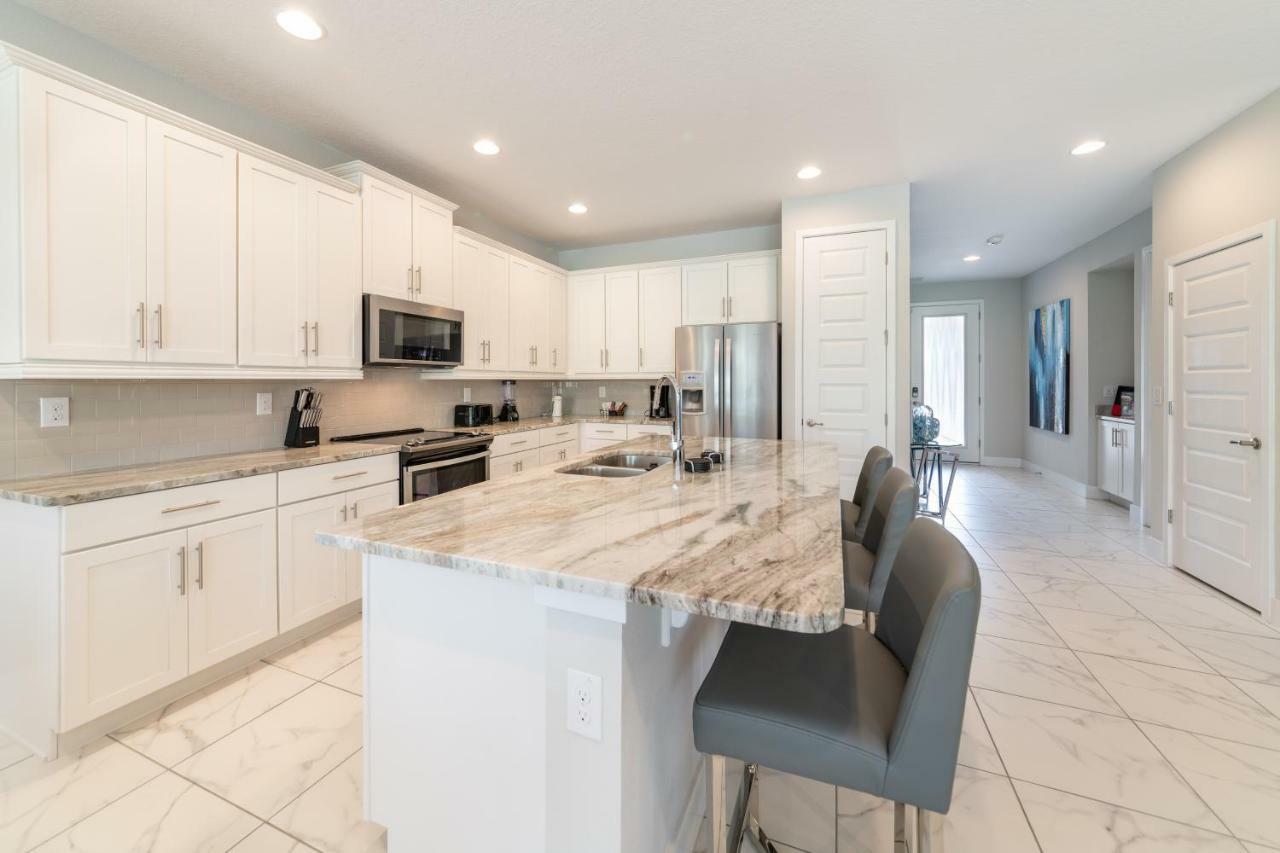 Beautiful By Rentyl Near With Private Pool, Pool Table & Amenities - 7448m