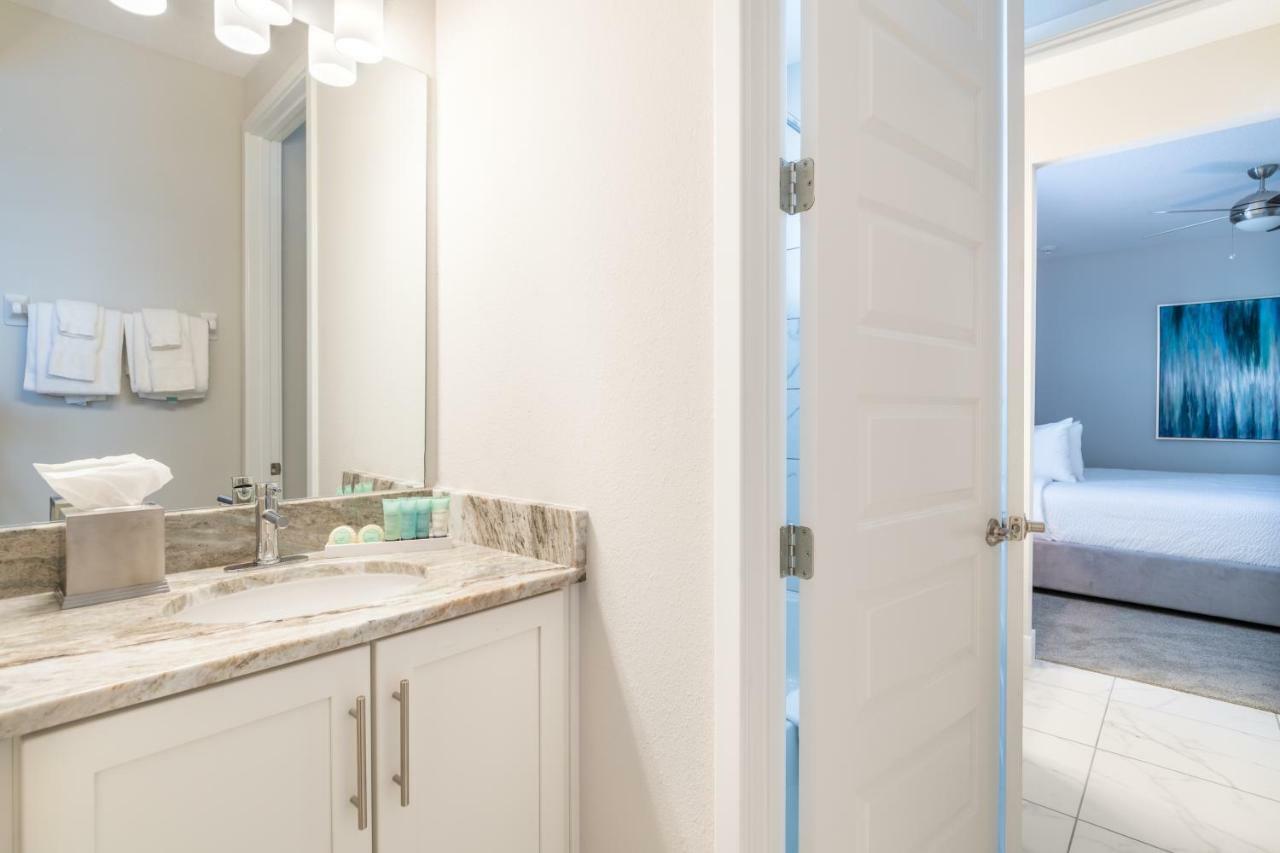 Beautiful By Rentyl Near With Private Pool, Pool Table & Amenities - 7448m