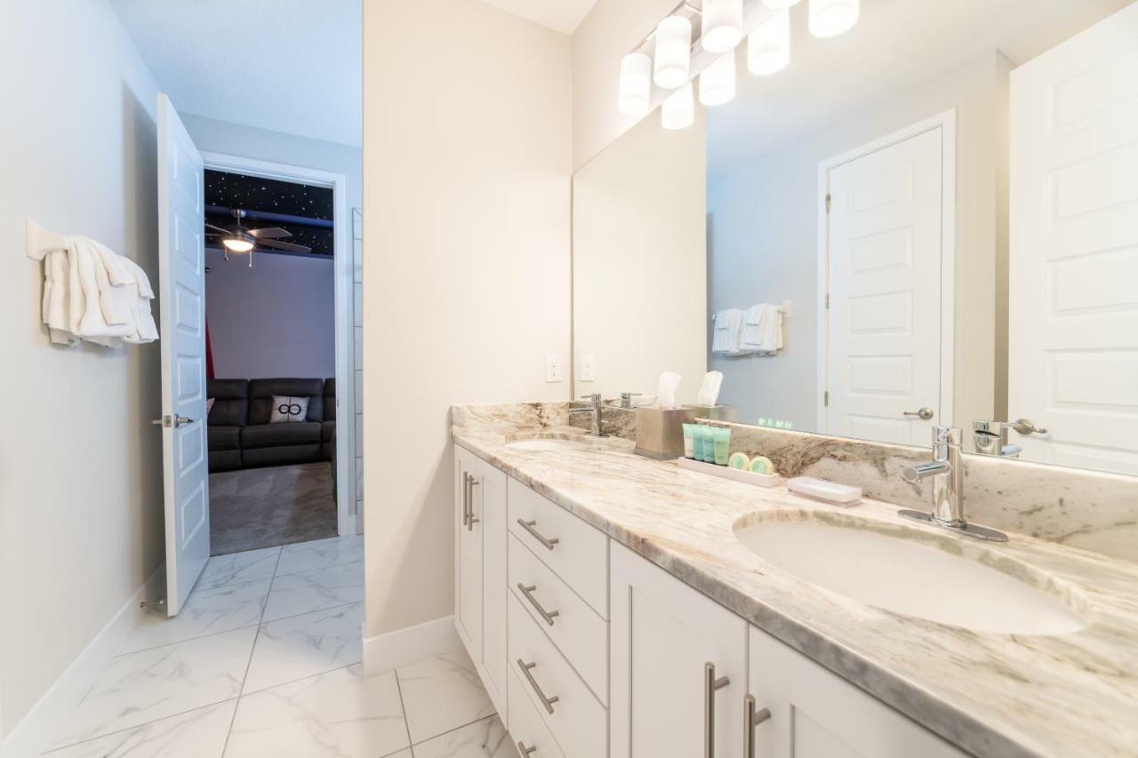 Beautiful By Rentyl Near With Private Pool, Pool Table & Amenities - 7448m *