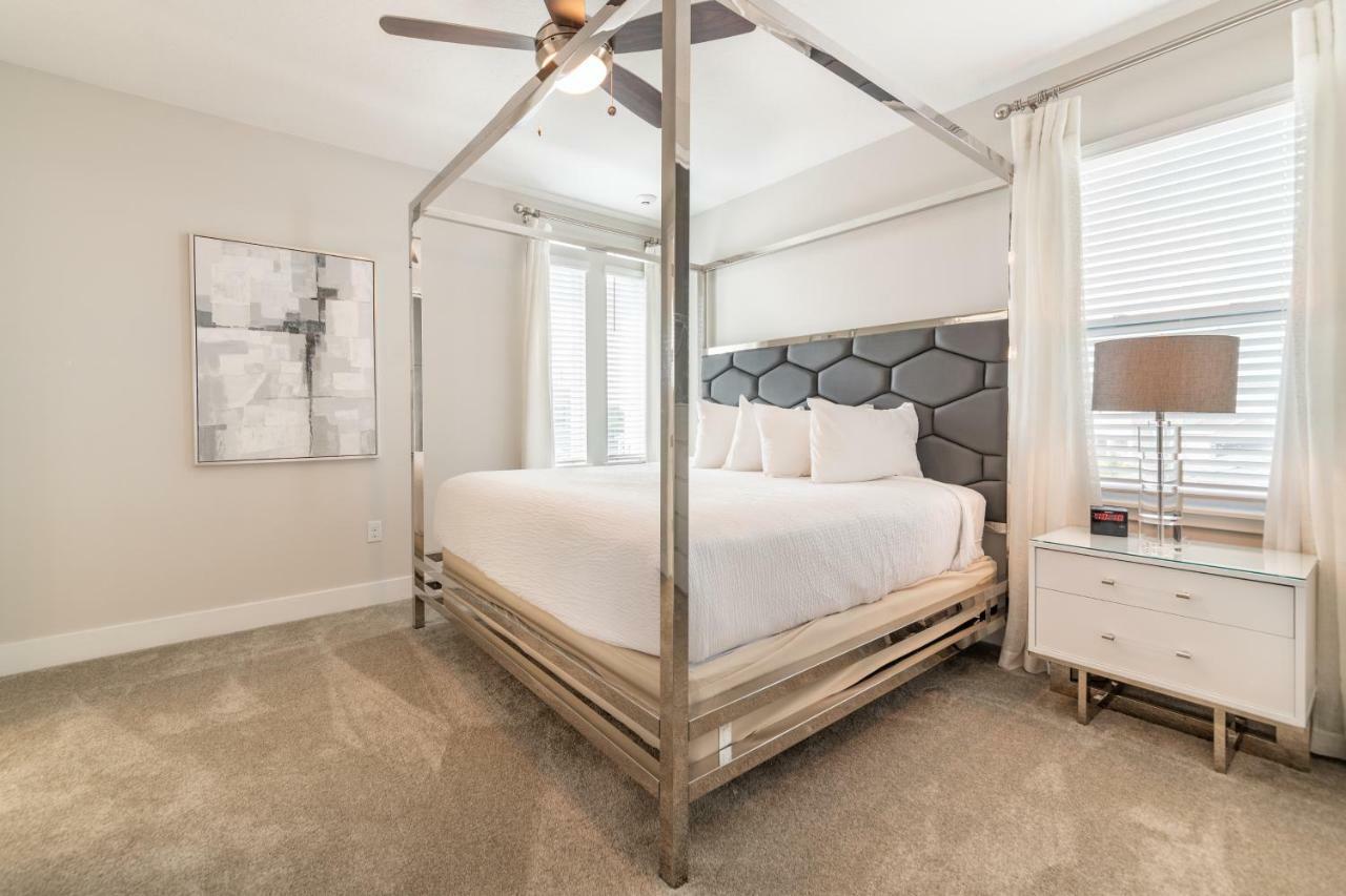 Holiday home Beautiful By Rentyl Near With Private Pool, Pool Table & Amenities - 7448m Orlando