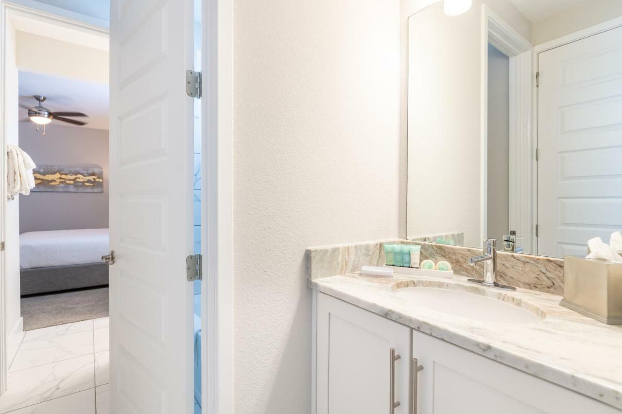Beautiful By Rentyl Near With Private Pool, Pool Table & Amenities - 7448m