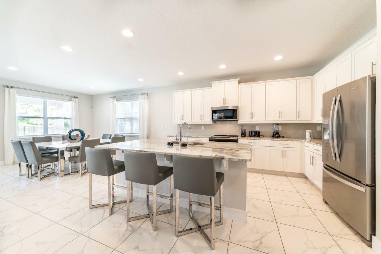 Beautiful By Rentyl Near With Private Pool, Pool Table & Amenities - 7448m *