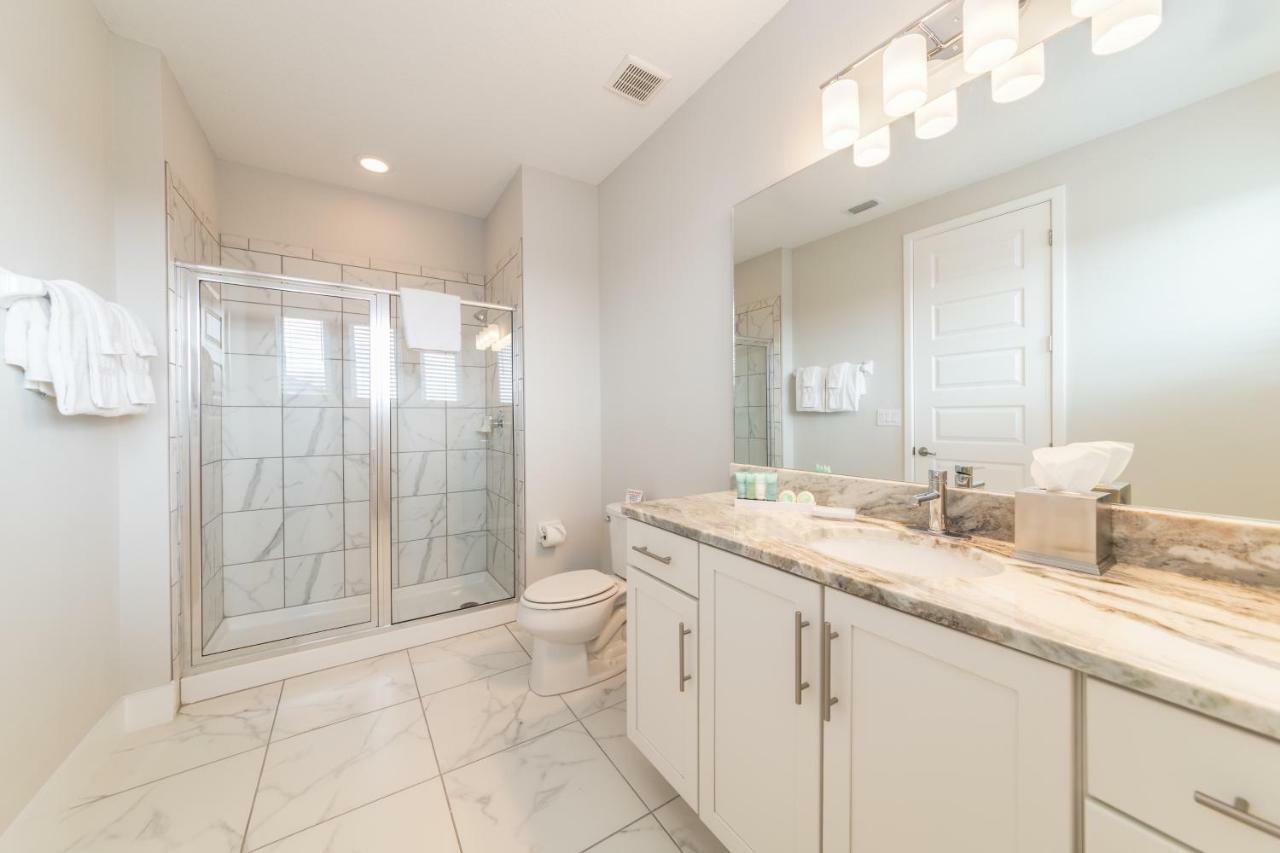 Beautiful By Rentyl Near With Private Pool, Pool Table & Amenities - 7448m Holiday home *