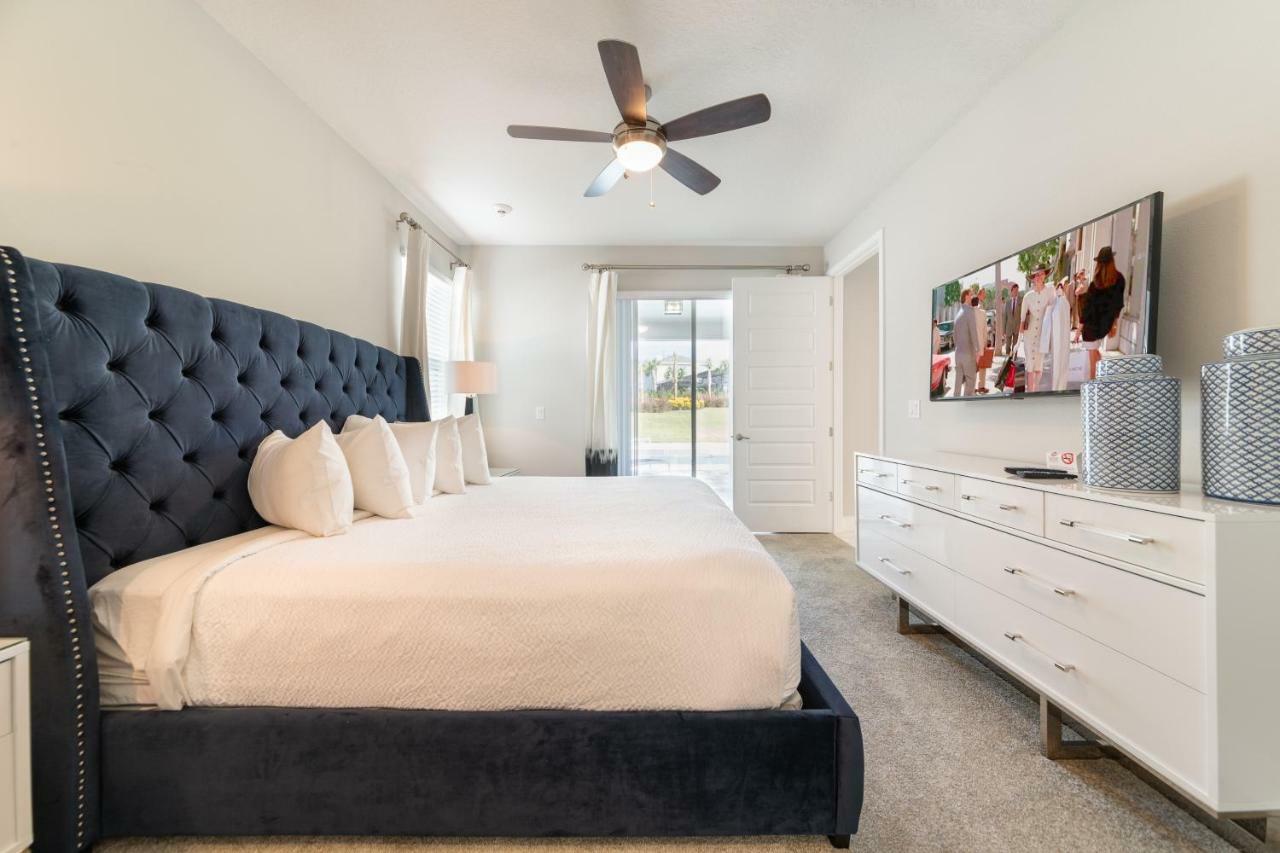 Beautiful By Rentyl Near With Private Pool, Pool Table & Amenities - 7448m Holiday home Orlando