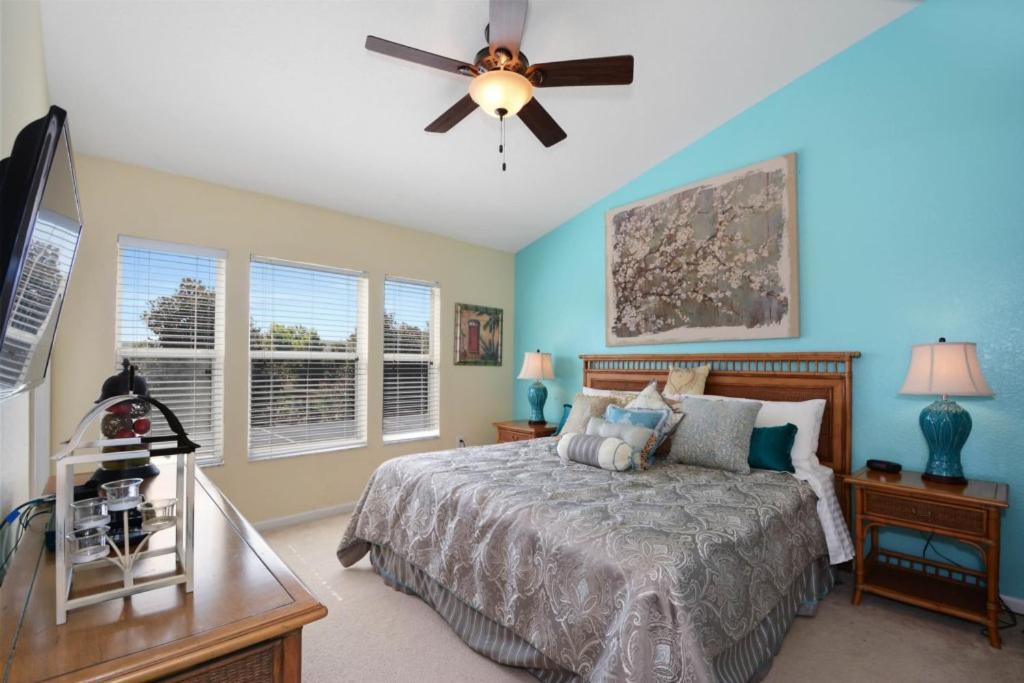 3 Bed 3 Bath W/ Private Pool - Near Holiday home *