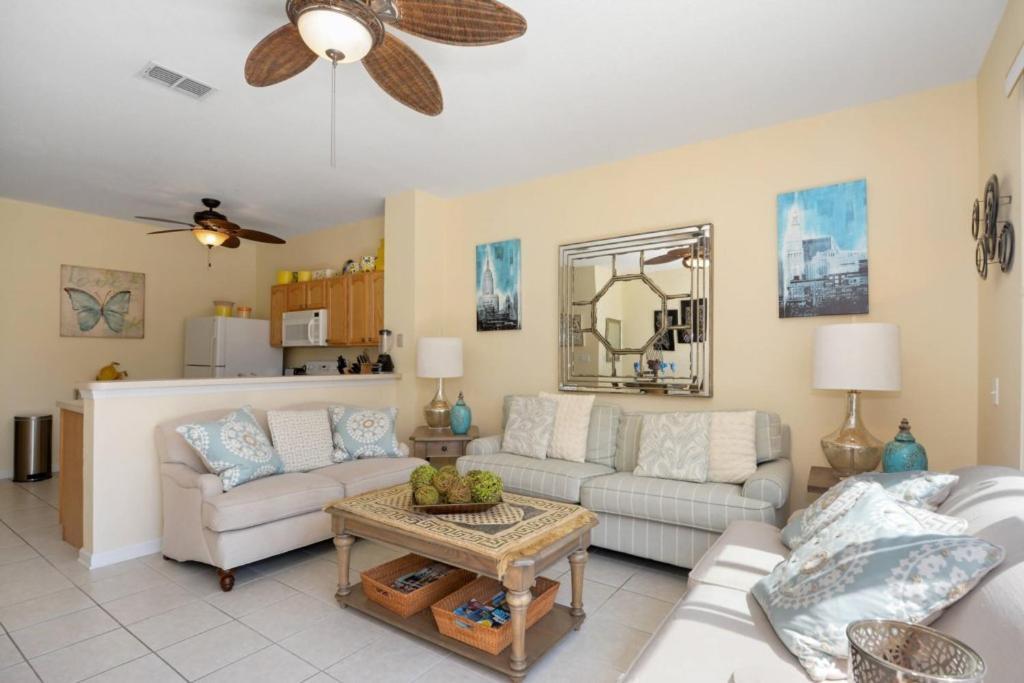 3 Bed 3 Bath W/ Private Pool - Near Holiday home