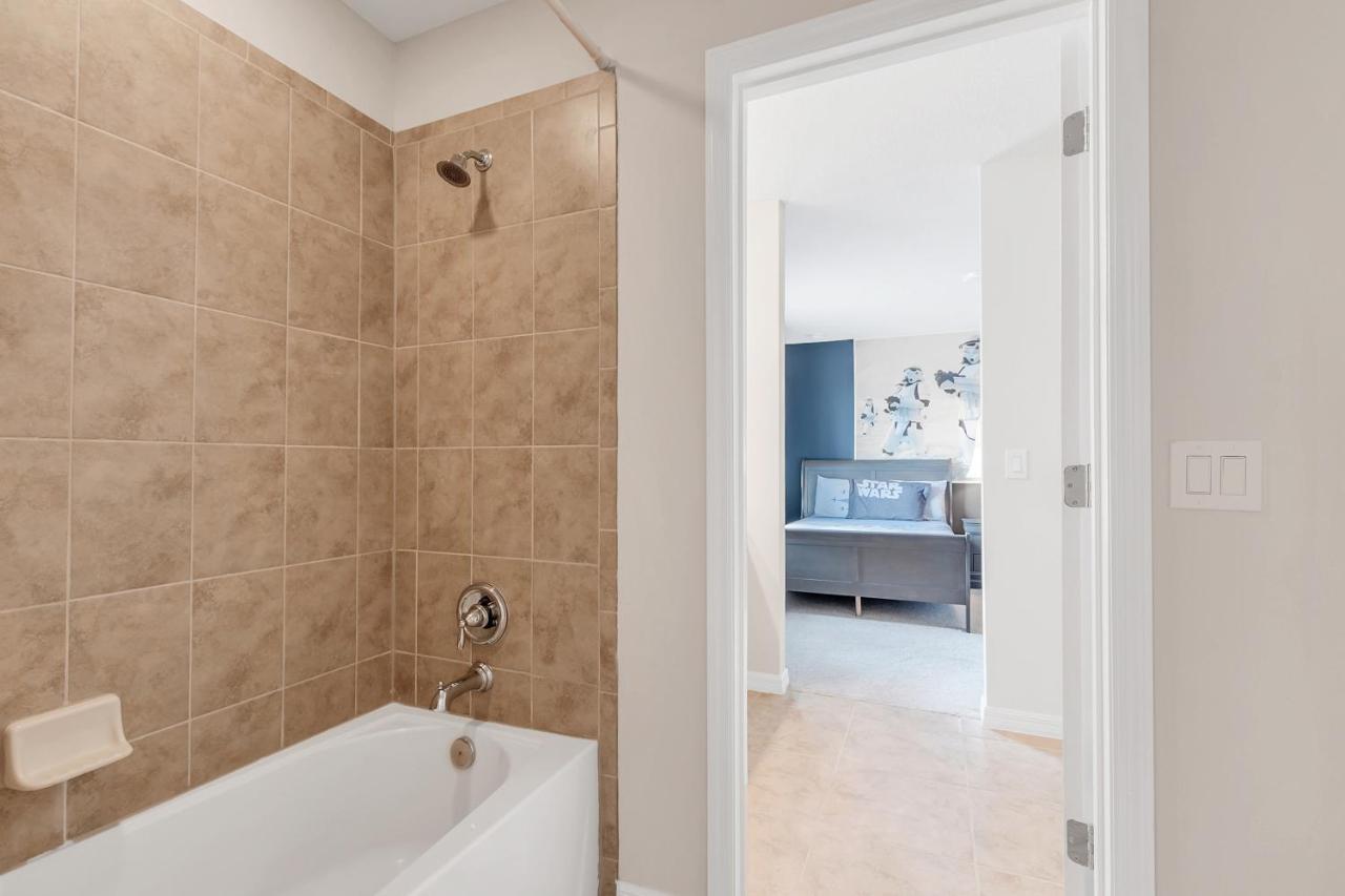 Holiday home Modern Lakeview Wmovie Poolspa