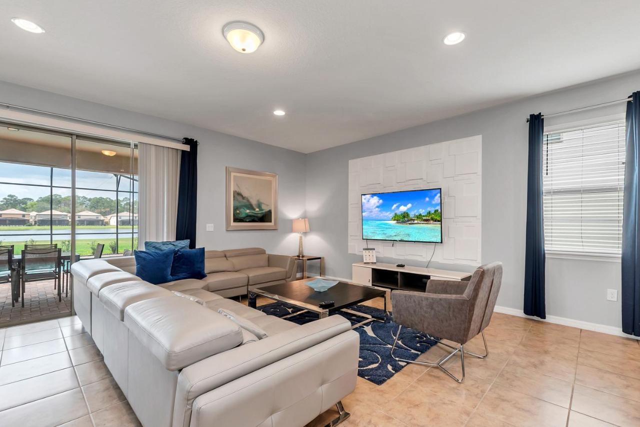 Holiday home Modern Lakeview Wmovie Poolspa Orlando