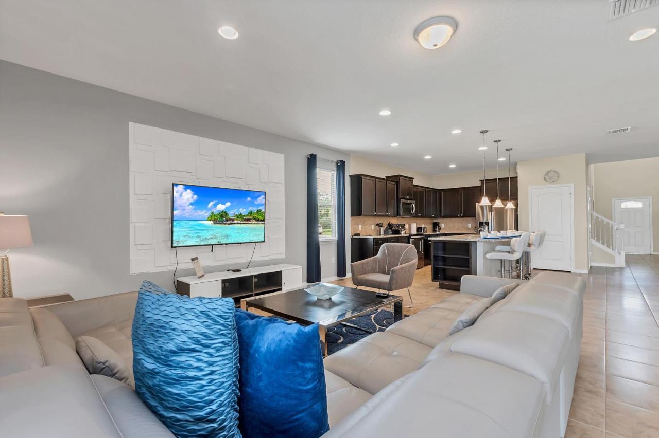Modern Lakeview Wmovie Poolspa Holiday home