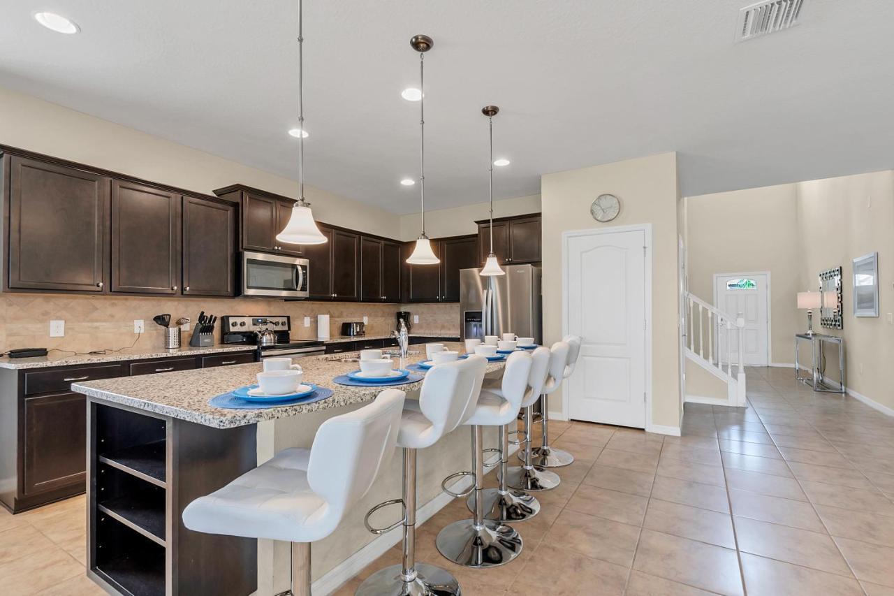 Holiday home Modern Lakeview Wmovie Poolspa Orlando