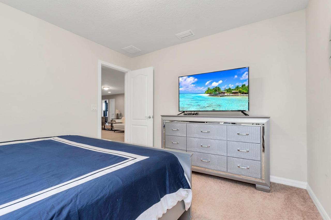 Holiday home Modern Lakeview Wmovie Poolspa Orlando
