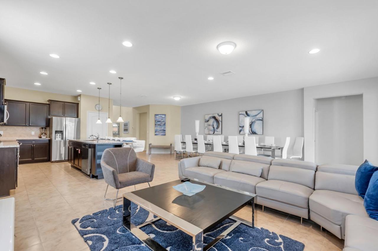 Modern Lakeview Wmovie Poolspa