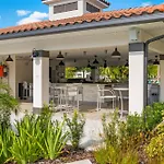 Top Floor Condo With View Of Lake, Pool And Fireworks! Next To Convention Center!