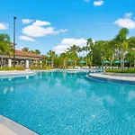Top Floor Condo With View Of Lake, Pool And Fireworks! Next To Convention Center!
