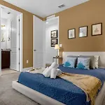 371-8-Pc-Fabulous Home With Private Pool And Spa