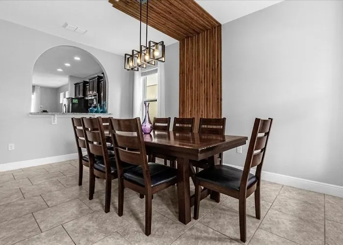 5 Bedrooms - 4 Bathrooms - Solterra 5357 Oa