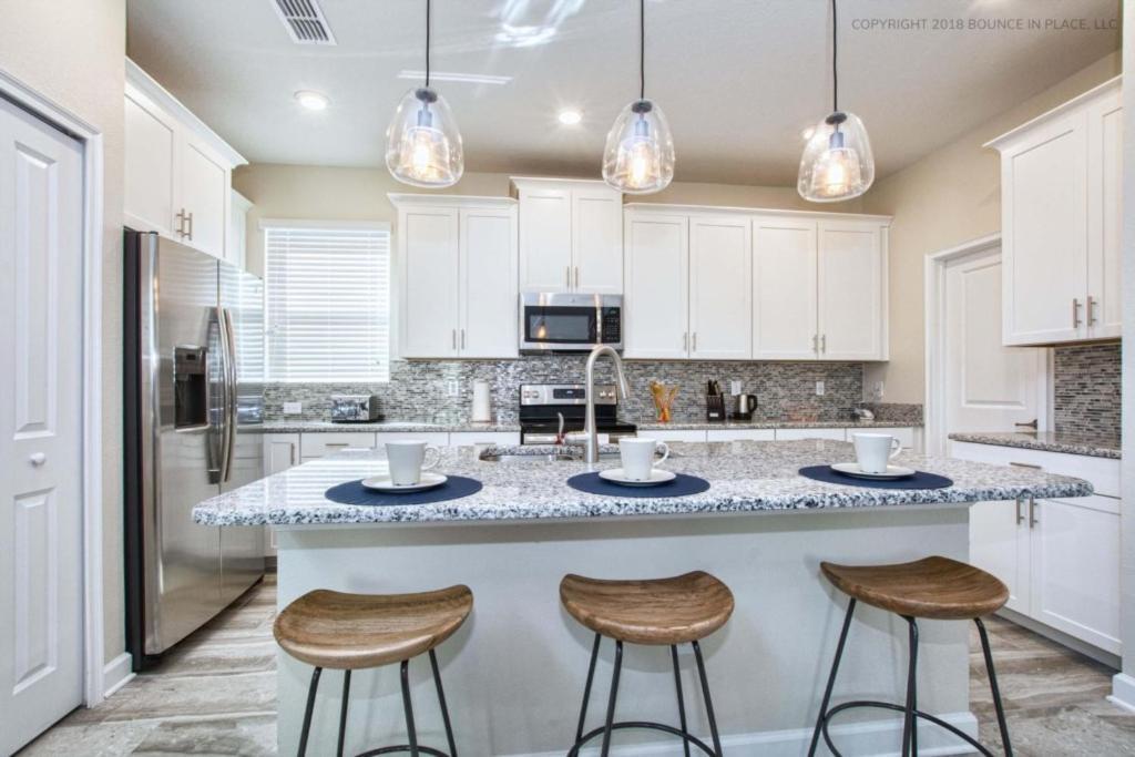 Storey Lake- 5 Bedroom Pool Home- 1666st Orlando
