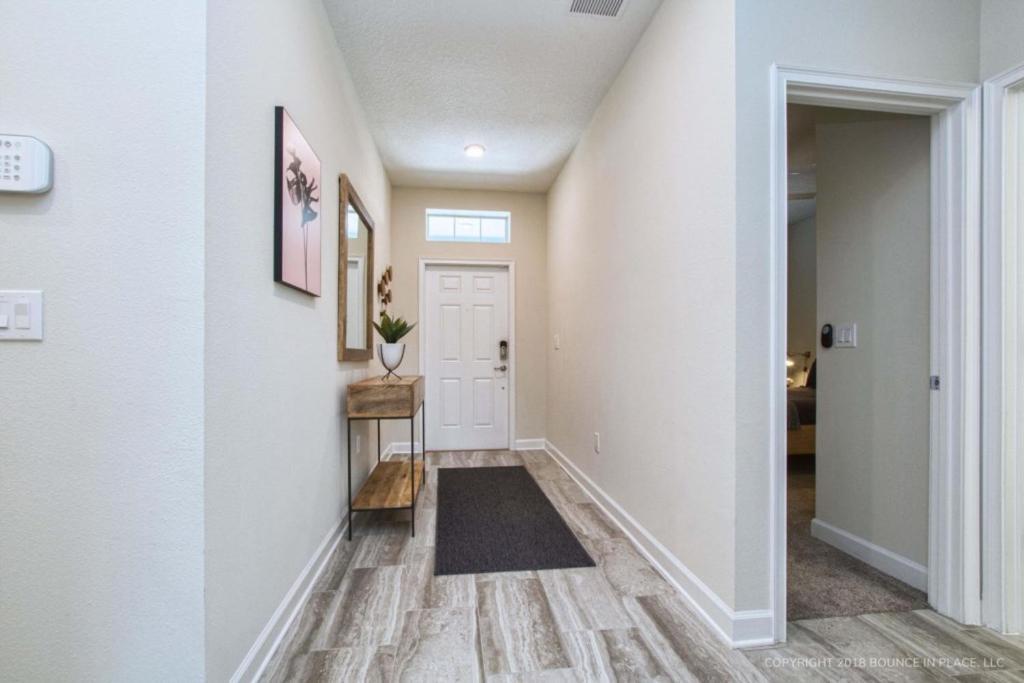 Storey Lake- 5 Bedroom Pool Home- 1666st