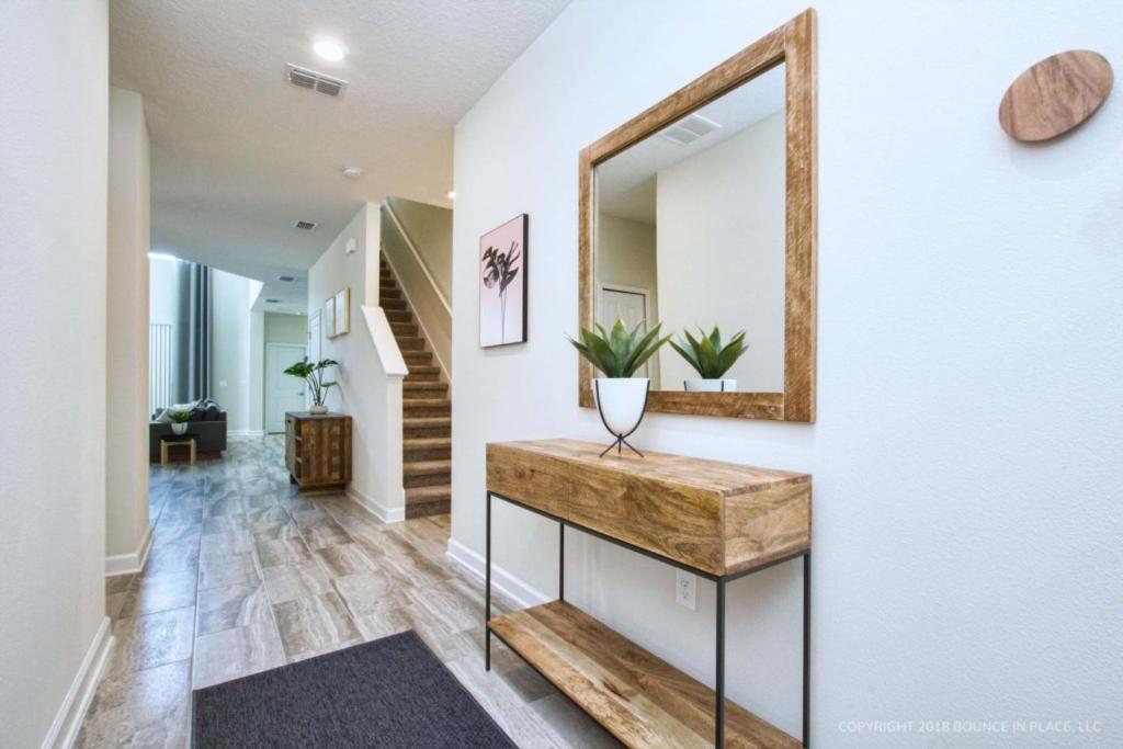 Storey Lake- 5 Bedroom Pool Home- 1666st