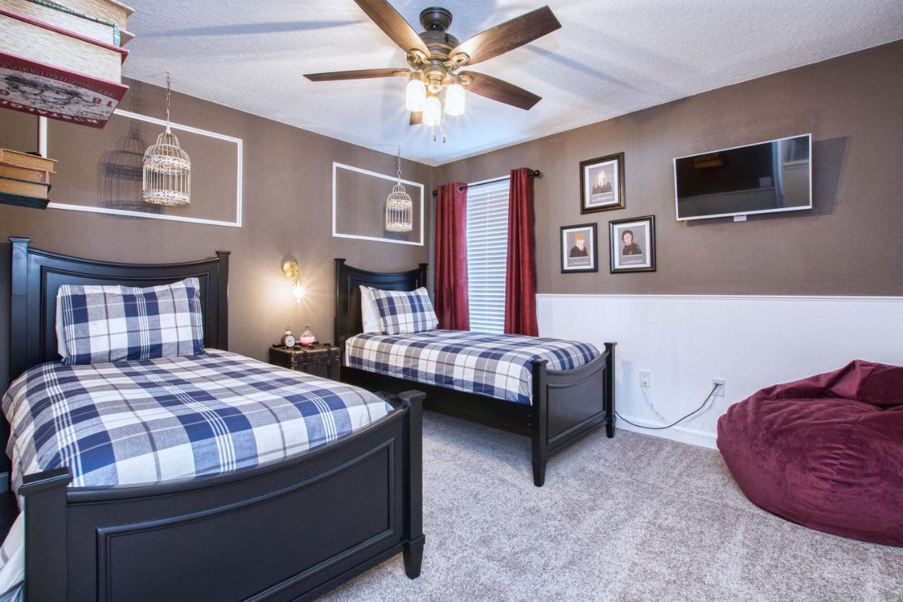 Storey Lake- 5 Bedroom Pool Home- 1666st *