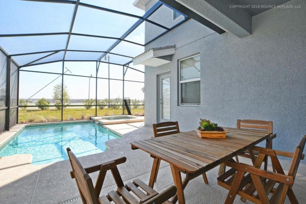 Storey Lake- 5 Bedroom Pool Home- 1666st Holiday home Orlando