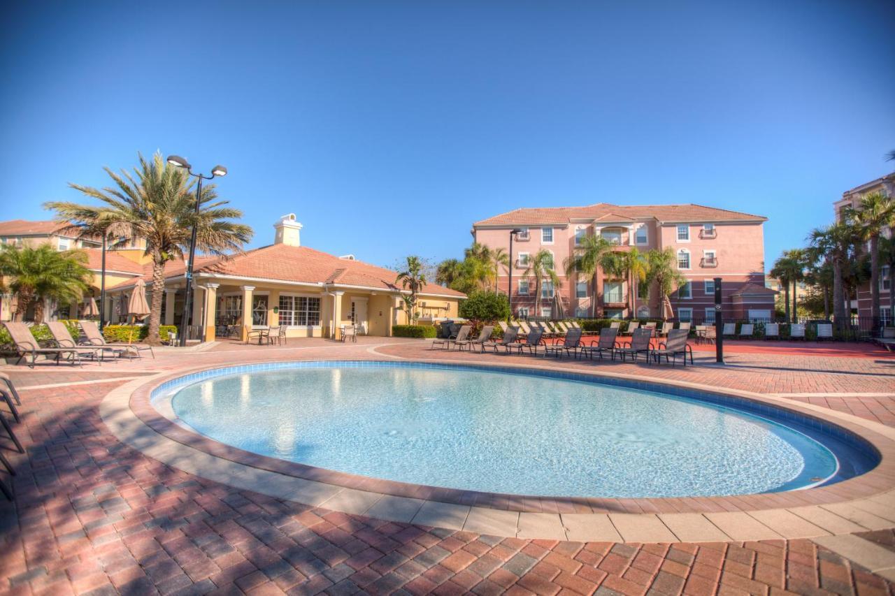 Apartment Floor With View Of Lake, Pool And Fireworks! Next To Convention Center! Orlando