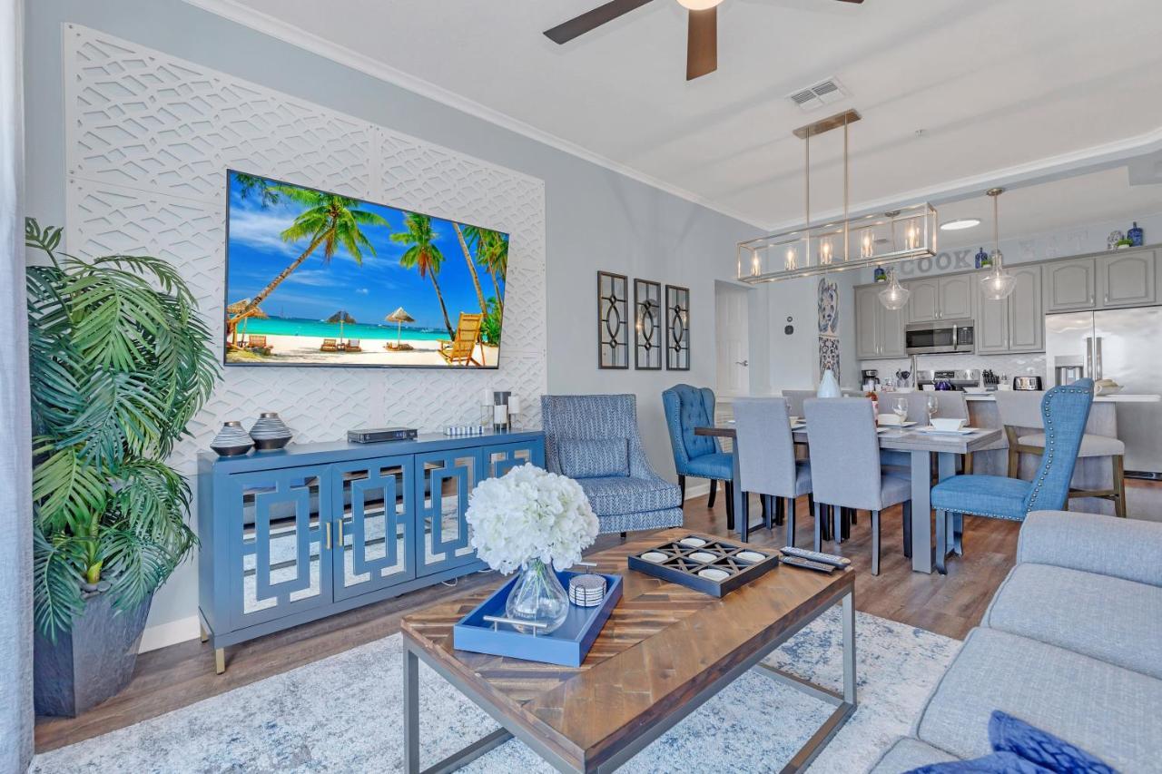 Apartment Floor With View Of Lake, Pool And Fireworks! Next To Convention Center! Orlando