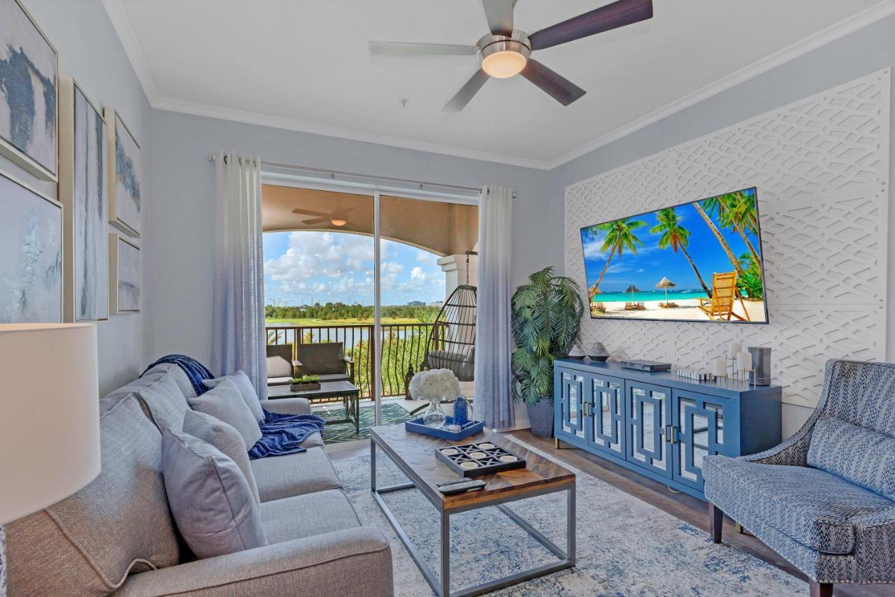 Apartment Floor With View Of Lake, Pool And Fireworks! Next To Convention Center! *