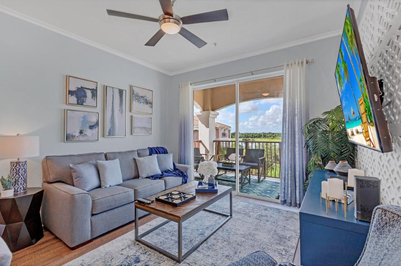 Apartment Floor With View Of Lake, Pool And Fireworks! Next To Convention Center! Orlando