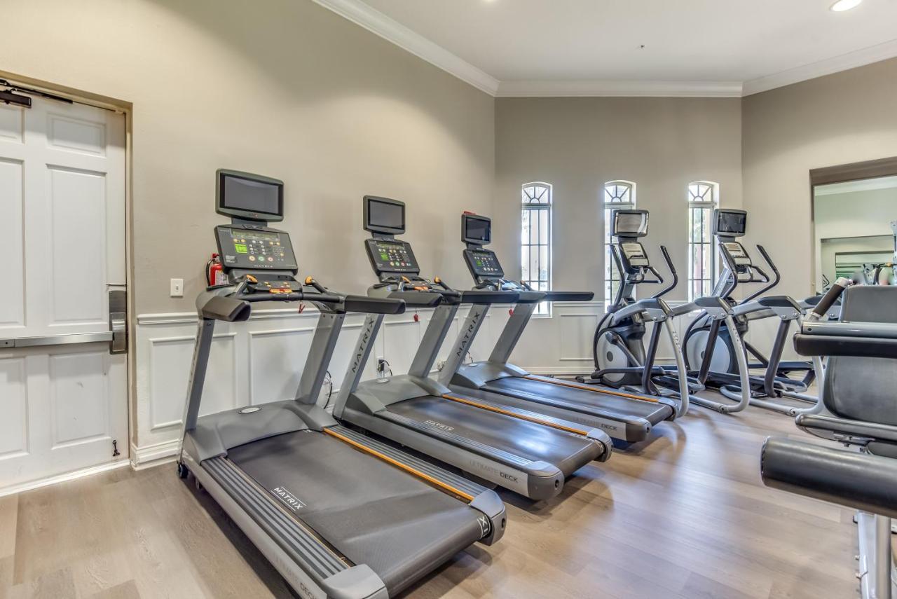 Floor With View Of Lake, Pool And Fireworks! Next To Convention Center! Apartment Orlando