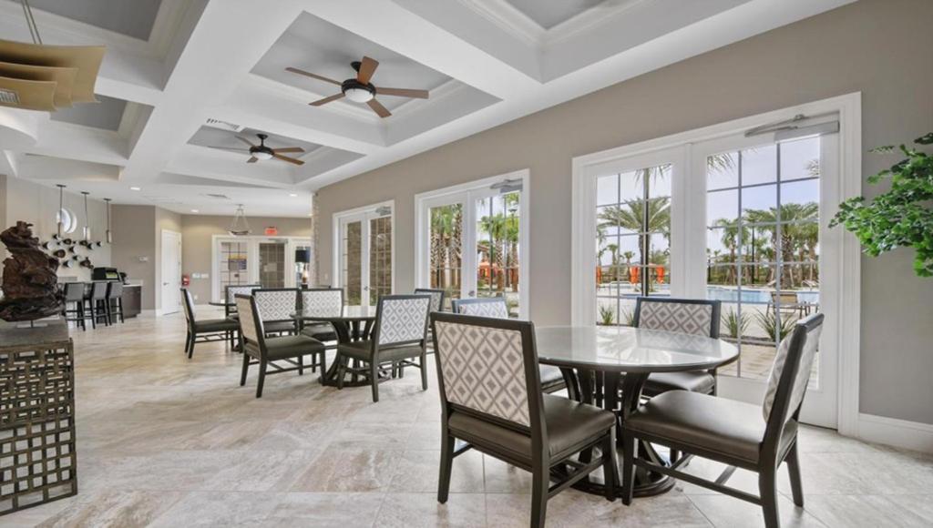 5 Bedrooms - 4 Bathrooms - Solterra 5357 Oa *