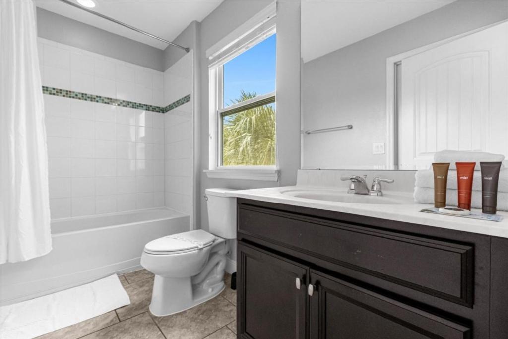5 Bedrooms - 4 Bathrooms - Solterra 5357 Oa *