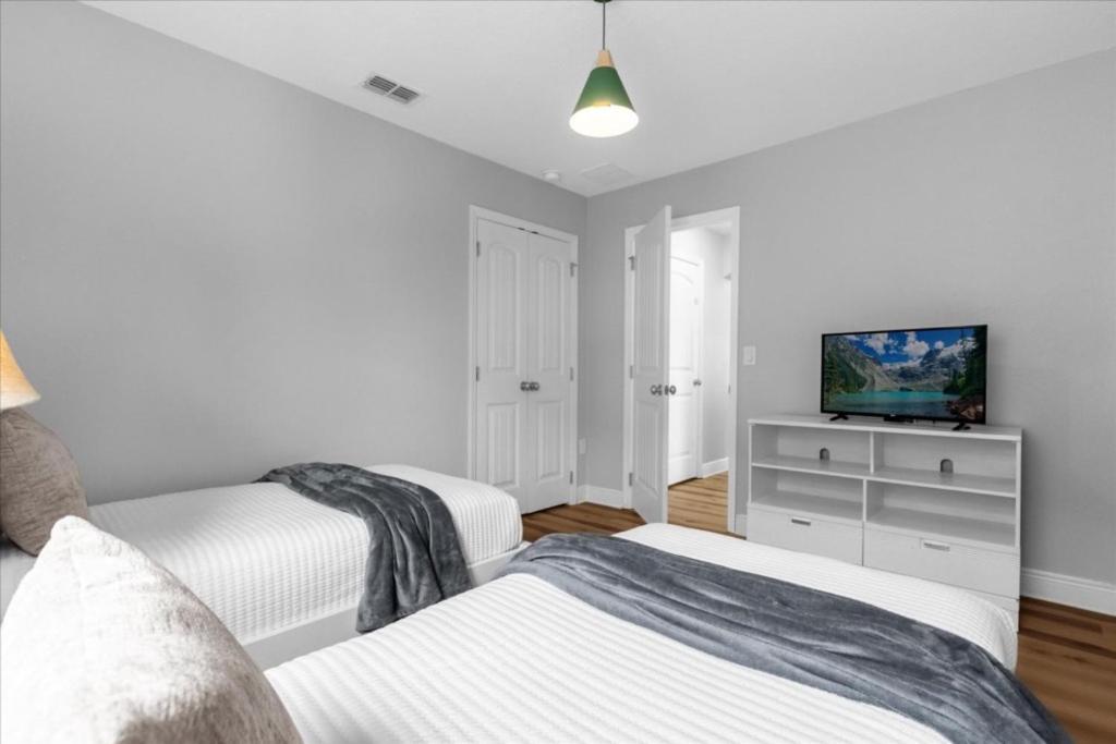 5 Bedrooms - 4 Bathrooms - Solterra 5357 Oa