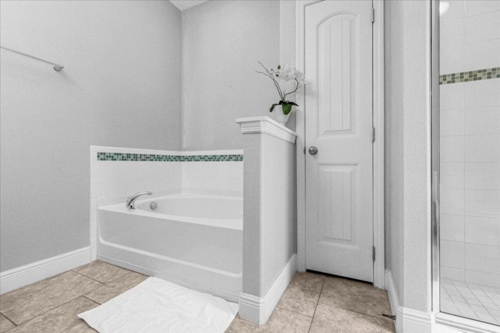 5 Bedrooms - 4 Bathrooms - Solterra 5357 Oa *