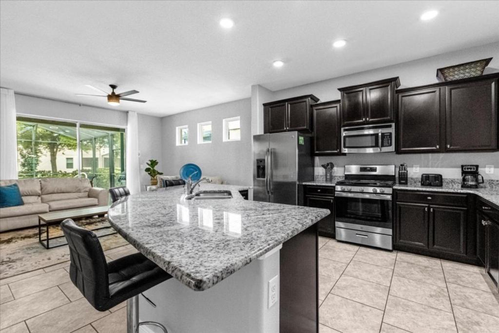 5 Bedrooms - 4 Bathrooms - Solterra 5357 Oa *