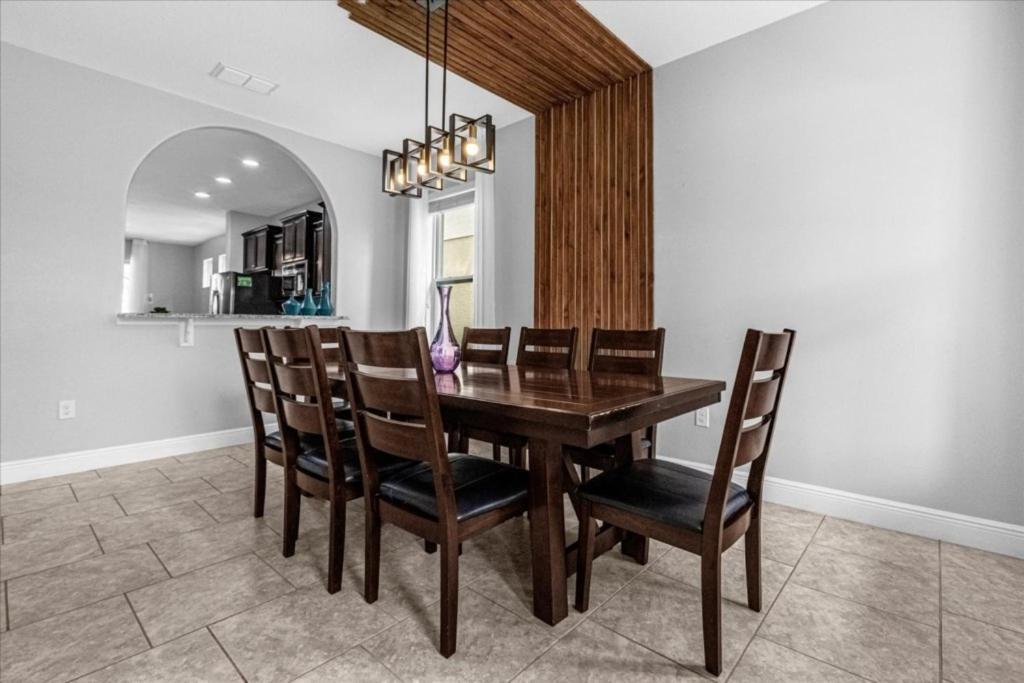 5 Bedrooms - 4 Bathrooms - Solterra 5357 Oa
