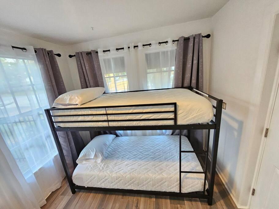Casa de férias Foodie Lovers Walkable Mills50 - Sleeps 10 - Near Airport *