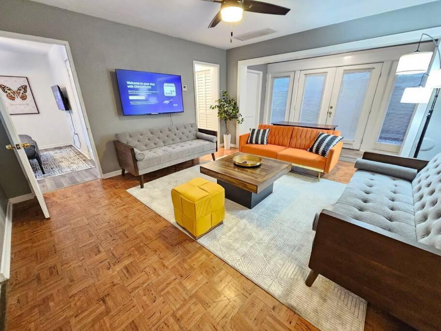 Foodie Lovers Walkable Mills50 - Sleeps 10 - Near Airport * Orlando
